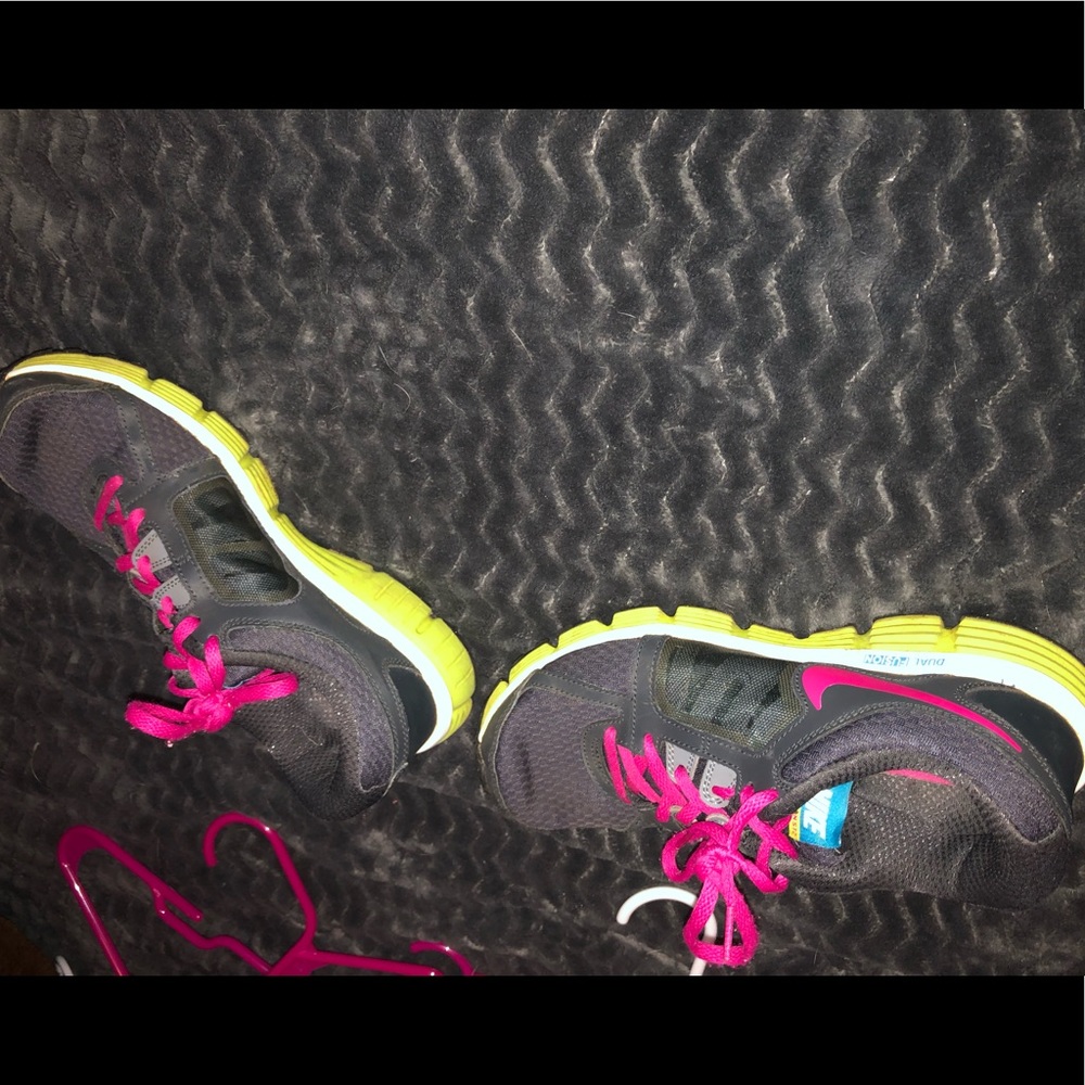 Nike tennis shoes